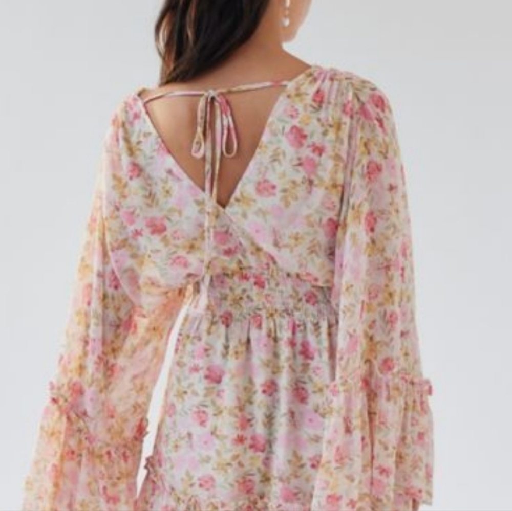 Dress Forum Boho Chic Fine Romance Floral Mini Dress With Bell Sleeves - Picture 4 of 9